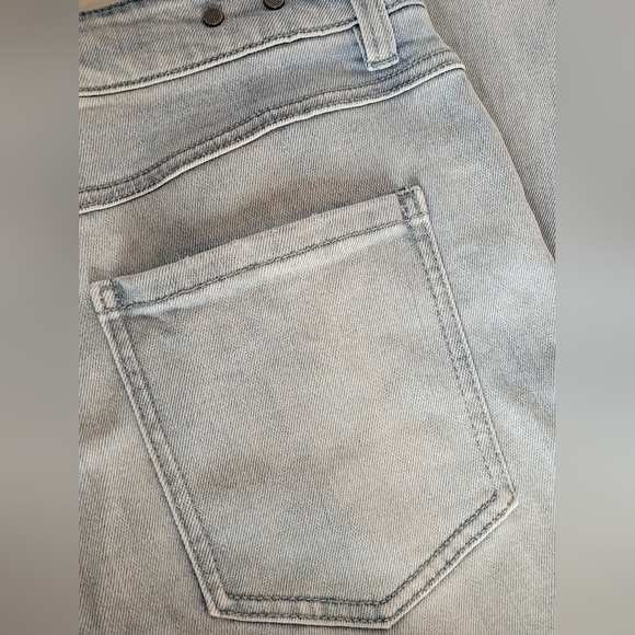 CAbi Higher High Rise Straight Leg Ice Blue Classic Jeans #5883 - Size 4 - Picture 8 of 13
